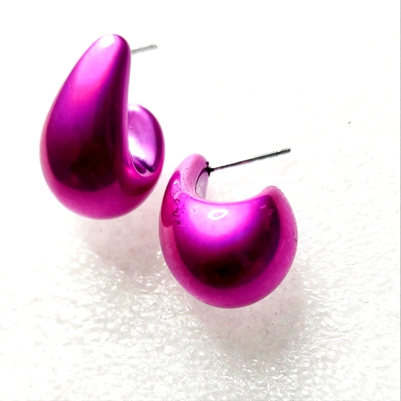Juliet by Crystal Avenue Oversize Iridescent Teardrop Stud Earrings - Picture 3 of 5